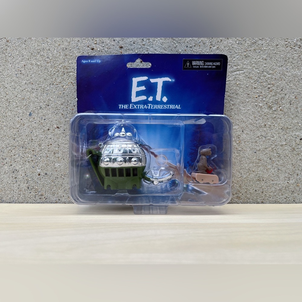 E.T. The Extra-Terrestrial & Spaceship Launcher - Picture 1 of 8